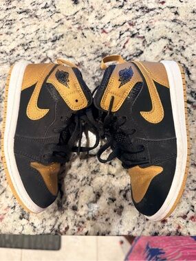 Jordan 1 Melo Kids High-Top Sneakers in Black and Metallic Gold